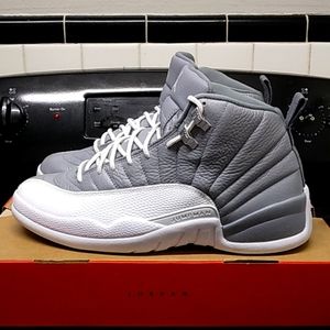Air Jordan 12 Retro (stealth) size 10 M/11.5 W  (2022 release)
